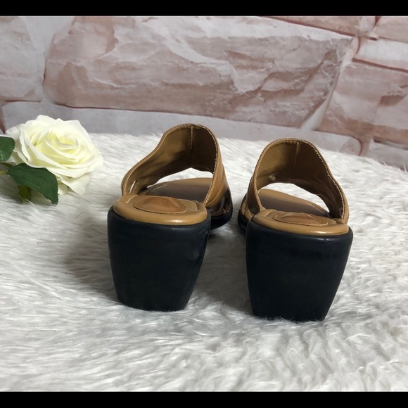 Clarks woman sandals size 7. 1/2 M - Picture 3 of 7